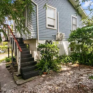 That 70's Themed Close To Coffee, Food + Shops Tampa